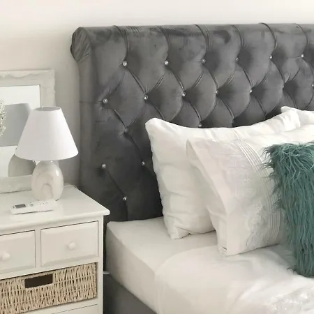 Classic, Modern With A Splash Of Glam! سراييفو