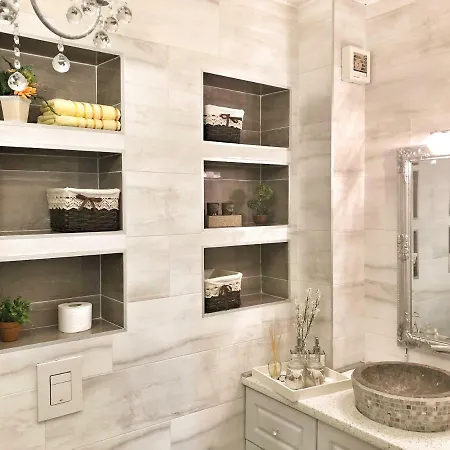 Classic, Modern With A Splash Of Glam! شقة سراييفو